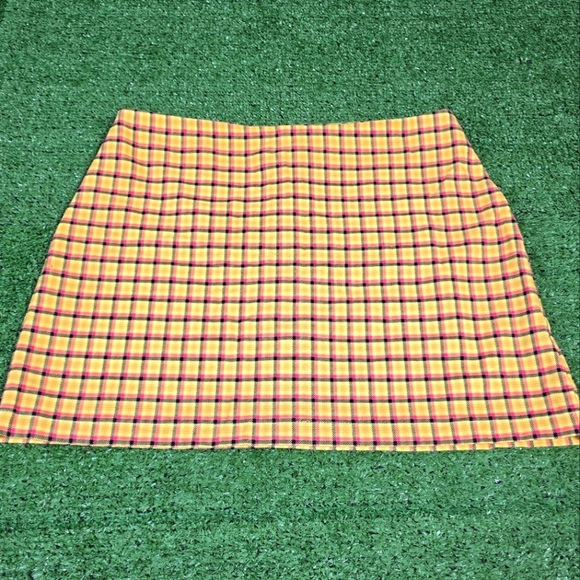 URBAN OUTFITTERS | GRETCHEN PLAID MINI SKIRT - Picture 4 of 14